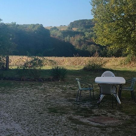 Logement Independant Le Poulailler Proche Guedelon トレニー エクステリア 写真