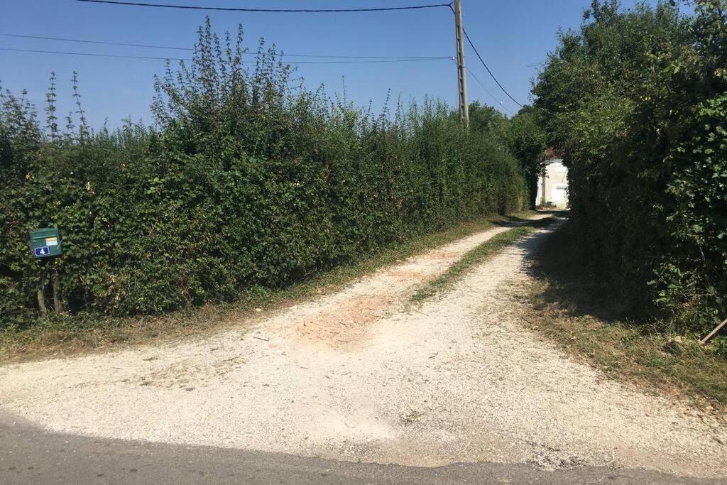 Logement Independant Le Poulailler Proche Guedelon トレニー エクステリア 写真