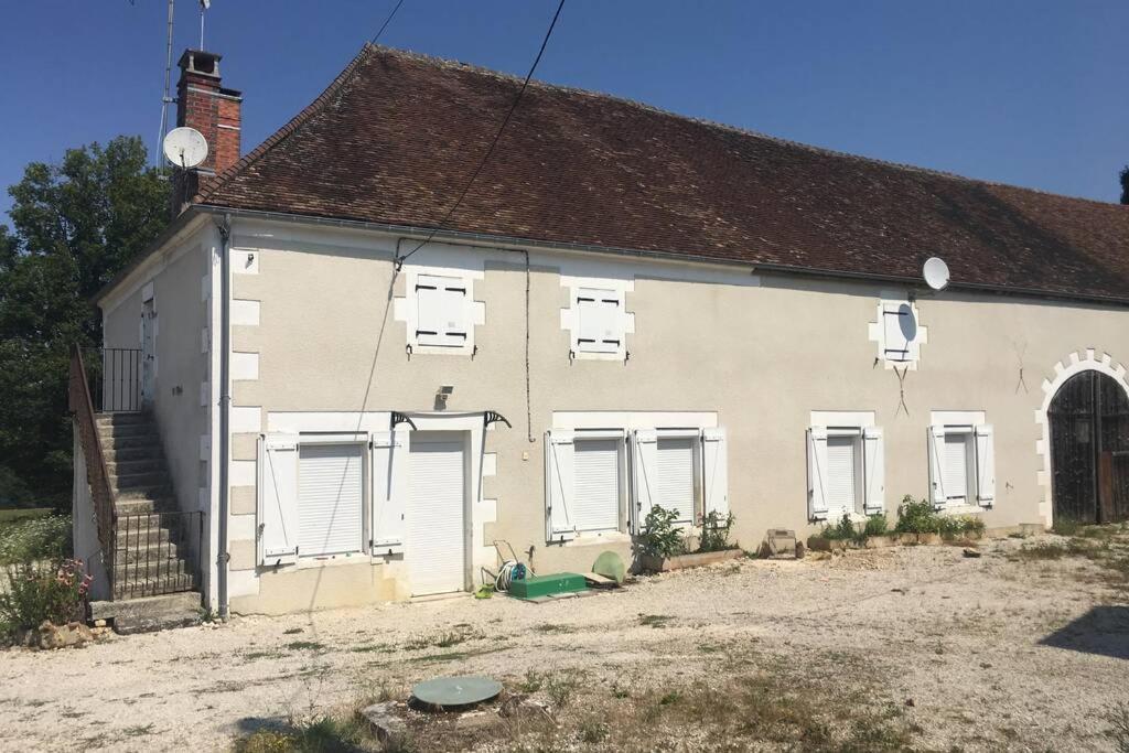 Logement Independant Le Poulailler Proche Guedelon トレニー エクステリア 写真
