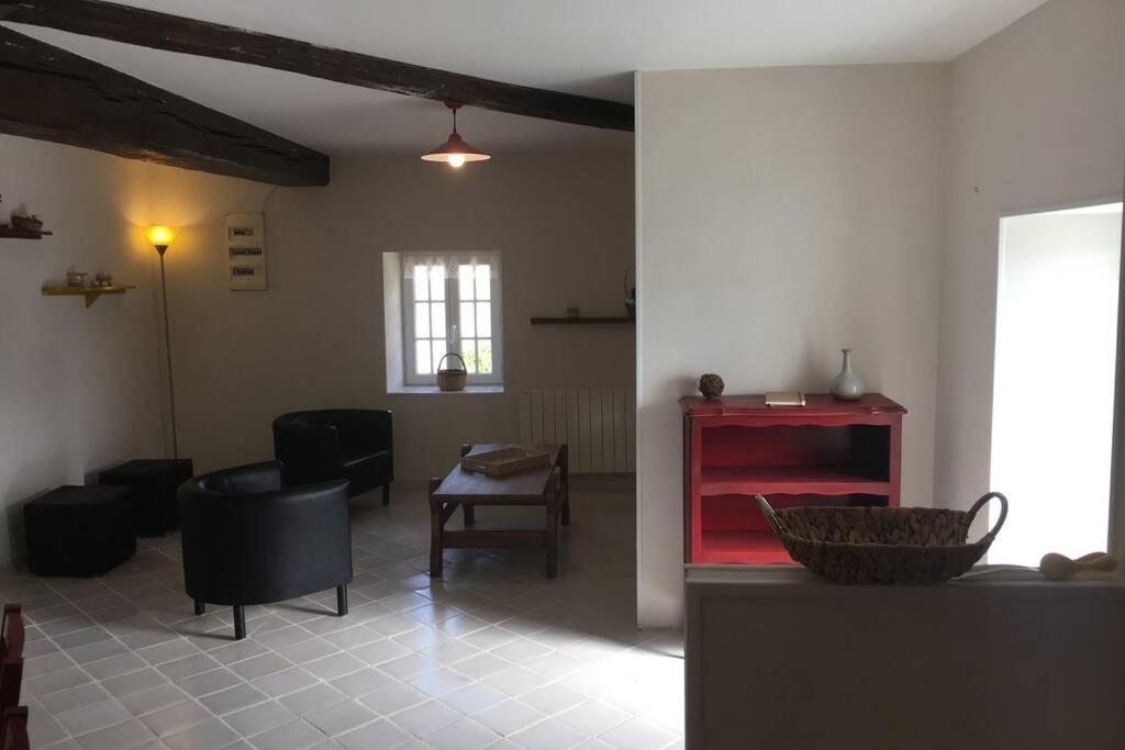 Logement Independant Le Poulailler Proche Guedelon トレニー エクステリア 写真